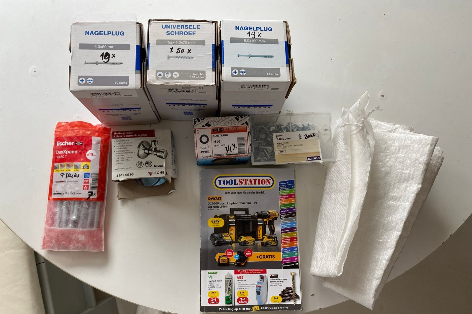 Hele set klusbenodigdheden - Pluggen, schroeven, spijkers, Ophalen, Gebruikt, 50 tot 100 mm, Overige typen