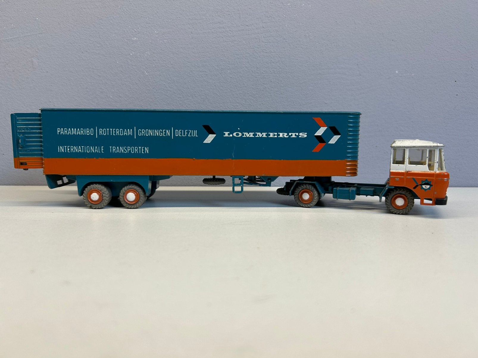 1e Lion toys car Daf 2600 Lommerts - Paramaribo, Ophalen of Verzenden, Zo goed als nieuw, Bus of Vrachtwagen, Lion Toys