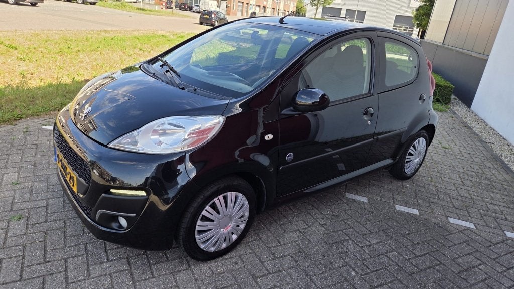 Peugeot 107 1.0 Envy (bj 2013), Auto's, Voorwielaandrijving, Euro 5, Gebruikt, 4 stoelen