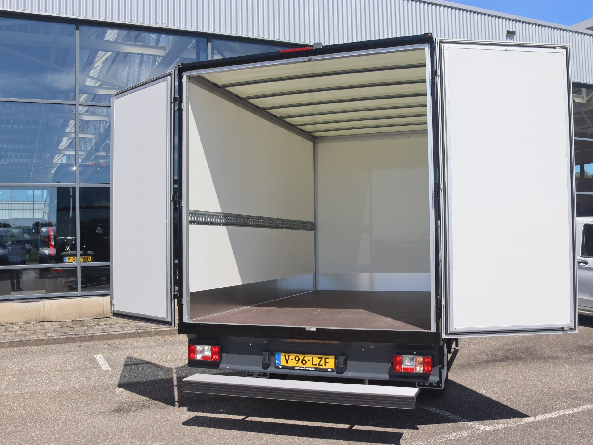 Maxus eDeliver 9 L3 Business DEAL 65 kWh | AIRCO/CAMERA/ADAP, Auto's, Bestelauto's, Stof, Gebruikt, Zwart, Met garantie (alle)