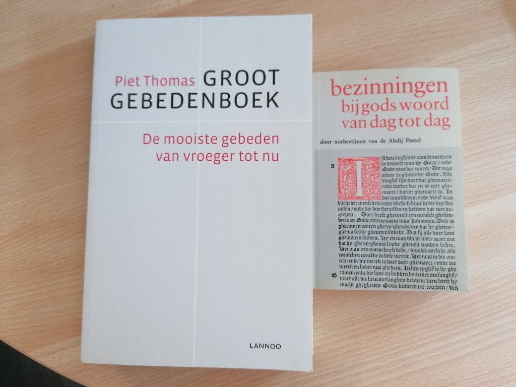 2TWEE BOEKEN BEZINNINGEN BIJ GODS WOORD + Groot gebedenboek, Ophalen of Verzenden, Zo goed als nieuw, Piet thomas