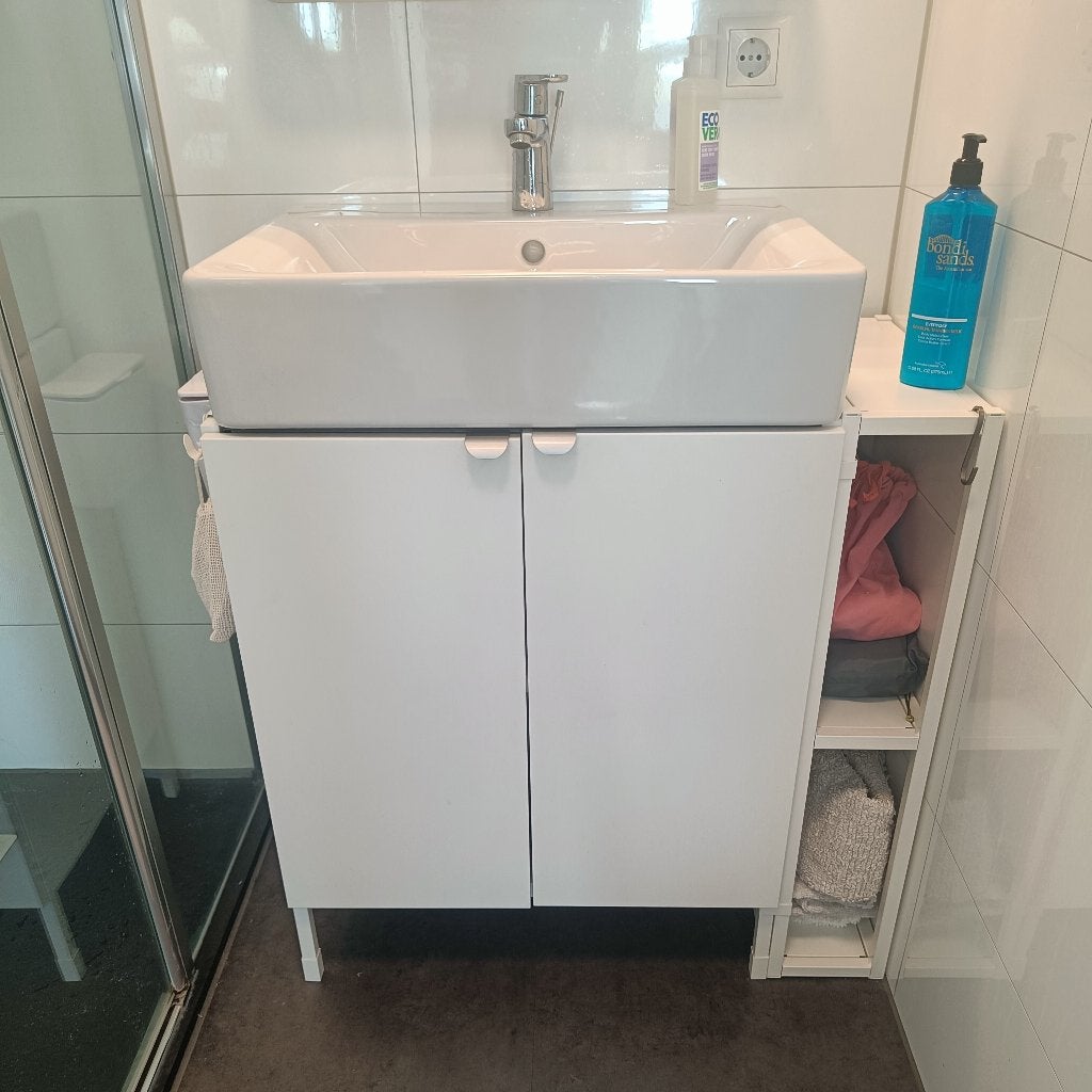 IKEA ENHET badkamerkastje + pootjes + soft-close scharnieren, Huis en Inrichting, Badkamer | Badkamermeubels, (Half)hoge kast