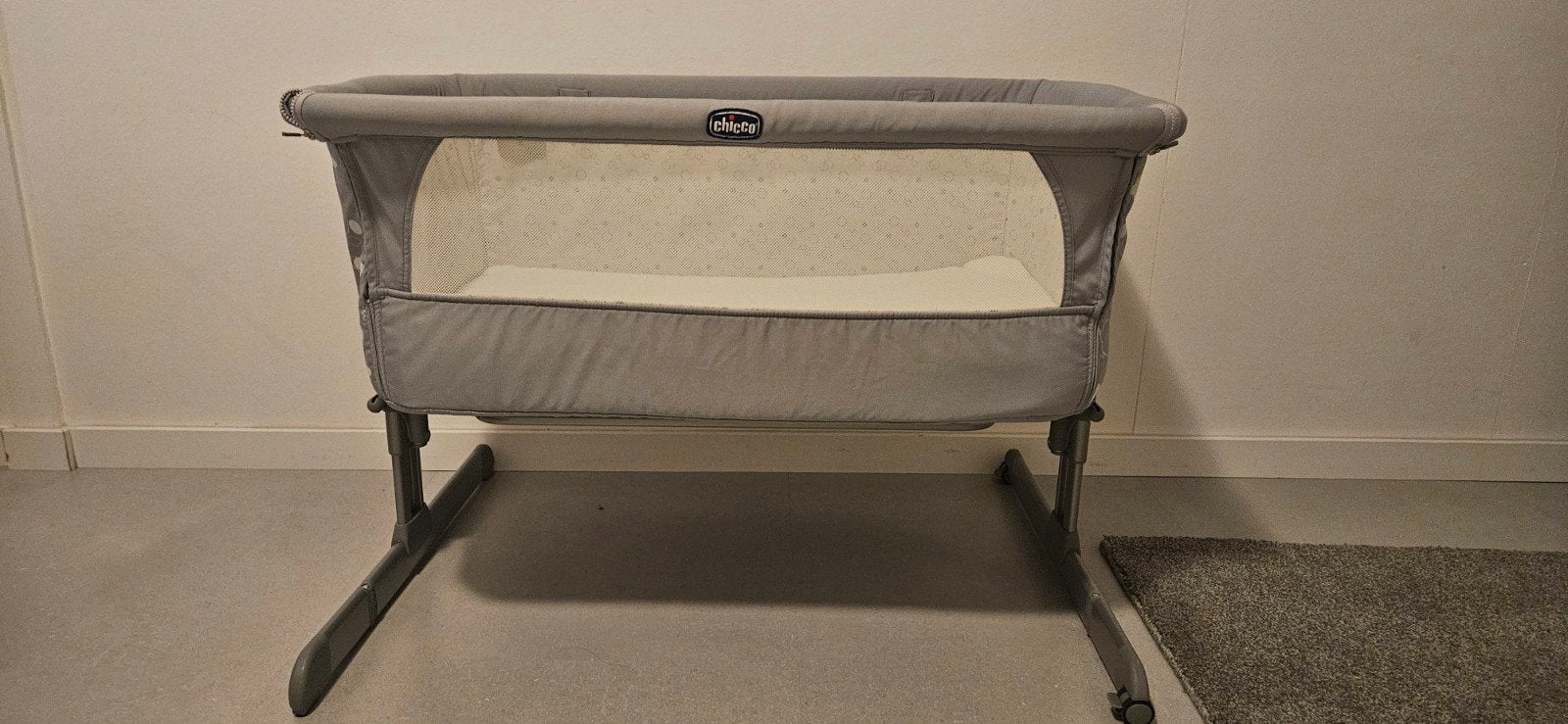 Chicco Next2Me Co-Sleeper Wieg - Grijs, Kinderen en Baby's, Ophalen, Gebruikt, Wieg