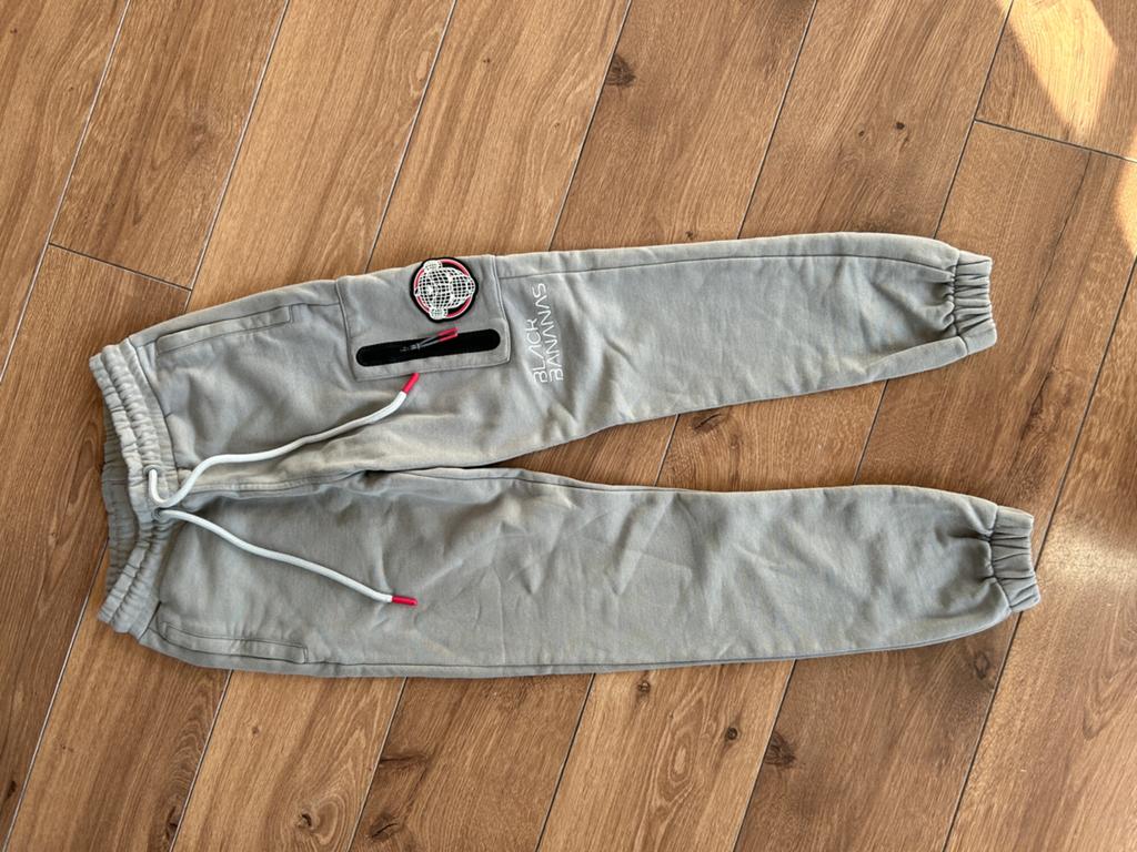 Grijze lange joggingbroek broek black bananas maat 128, Ophalen of Verzenden, Zo goed als nieuw, Jongen, Broek