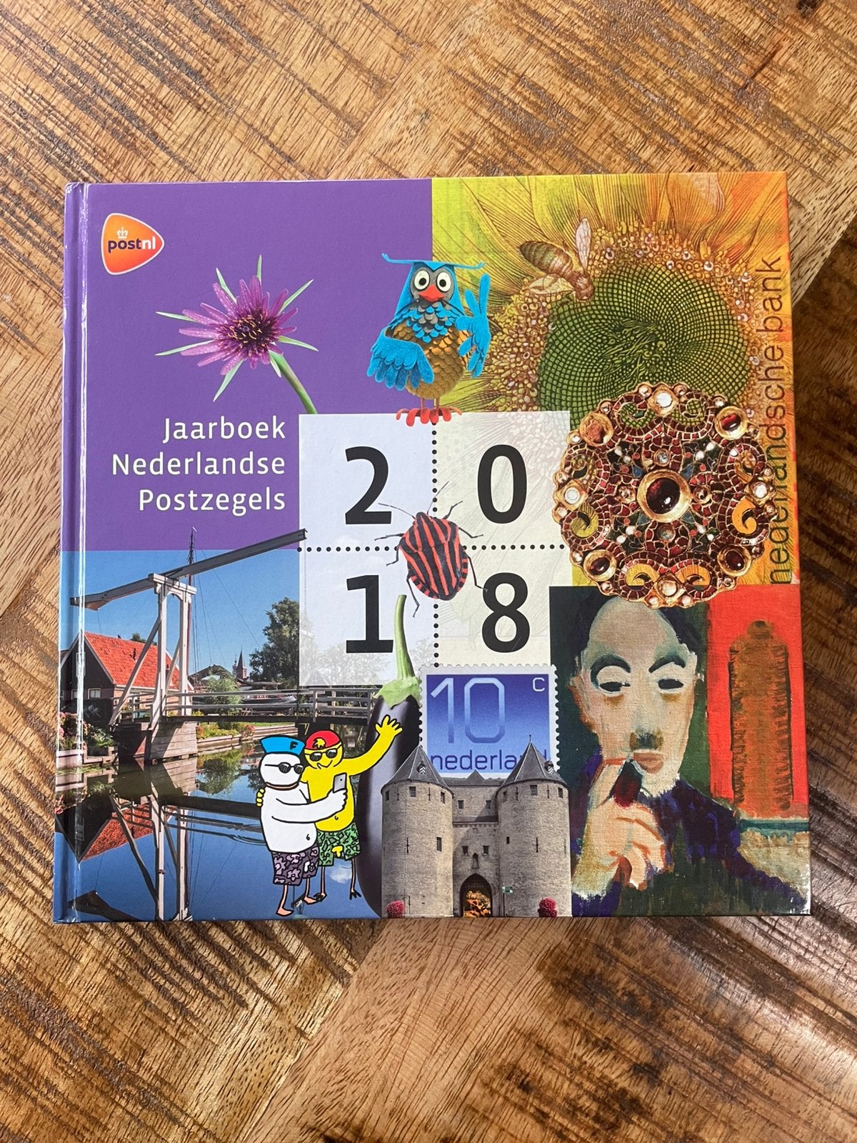 2018 Jaarboek Nederland Nu: € 120,00 Compleet met zegels.PF, Postzegels en Munten, Ophalen of Verzenden, Na 1940, Postfris