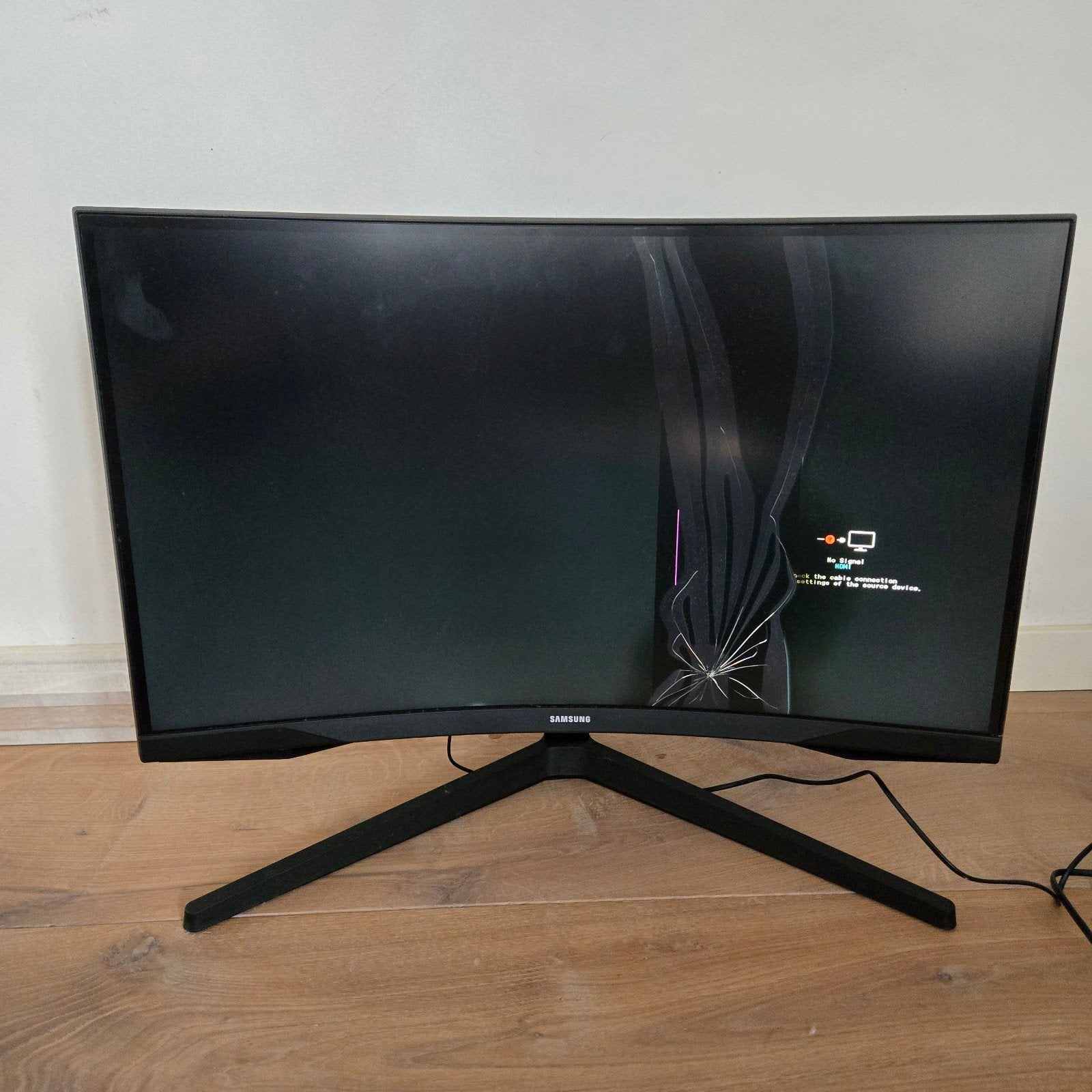 2 defecte monitoren: MSI Optix MAG241C en Samsung C27G55T, Computers en Software, Ophalen of Verzenden