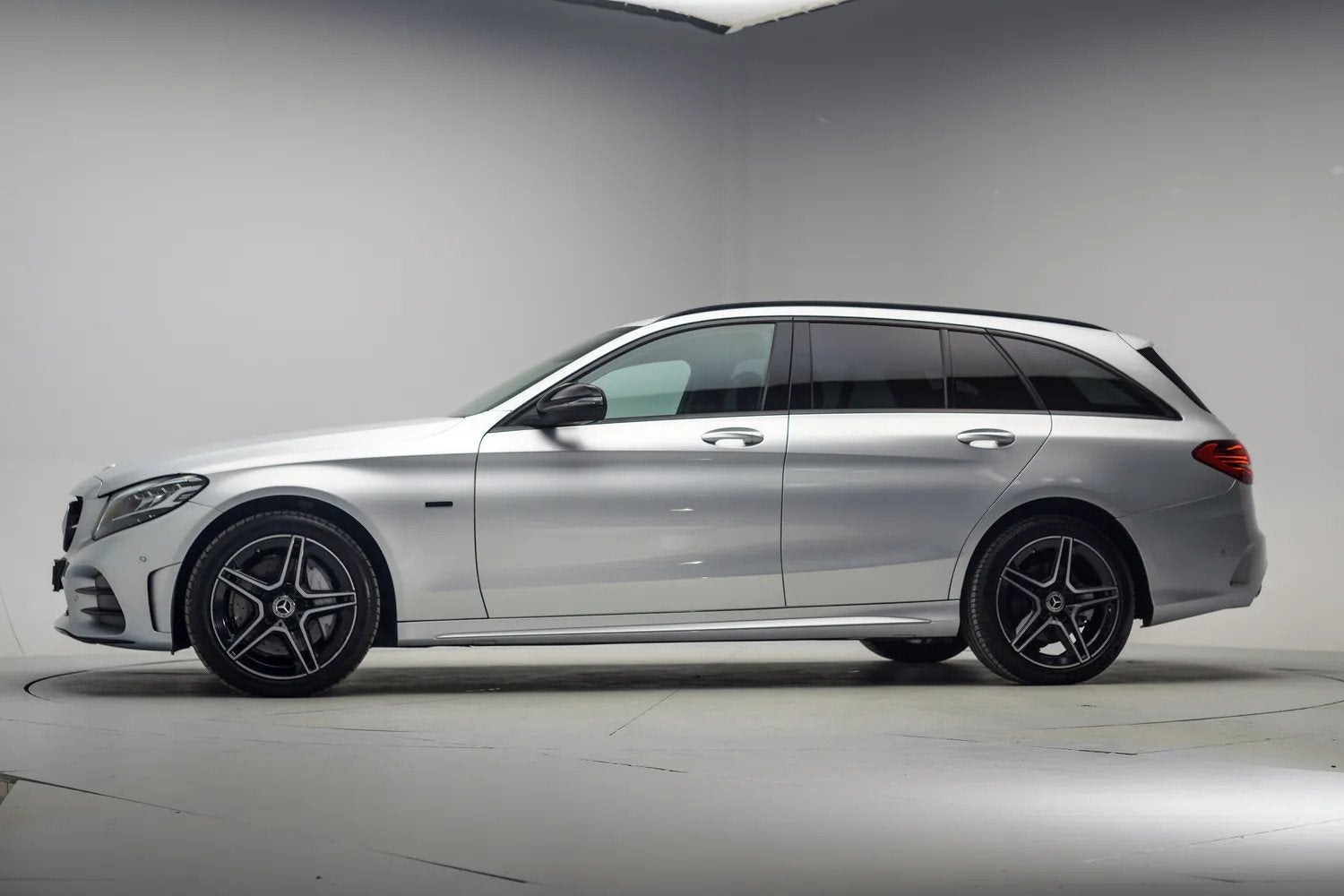 Mercedes-Benz C-Klasse ESTATE 300 e AMG Line Aut. [ Camera N, Auto's, Dealer onderhouden, Hybride Elektrisch/Benzine, 211 pk, 111 €/maand