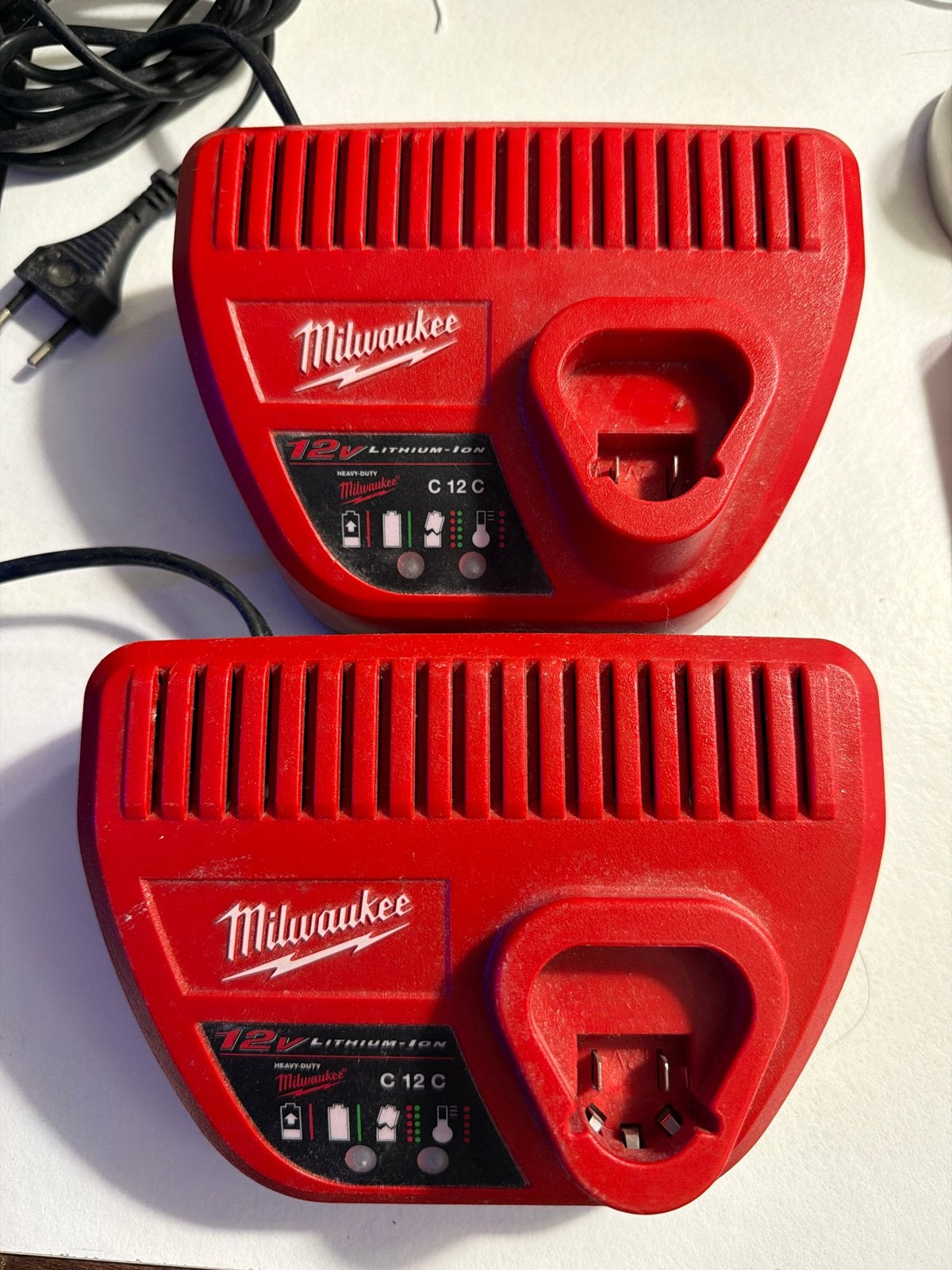 Milwaukee C12C 12V Lithium-Ion Acculader (2 stuks), Ophalen of Verzenden, Gebruikt