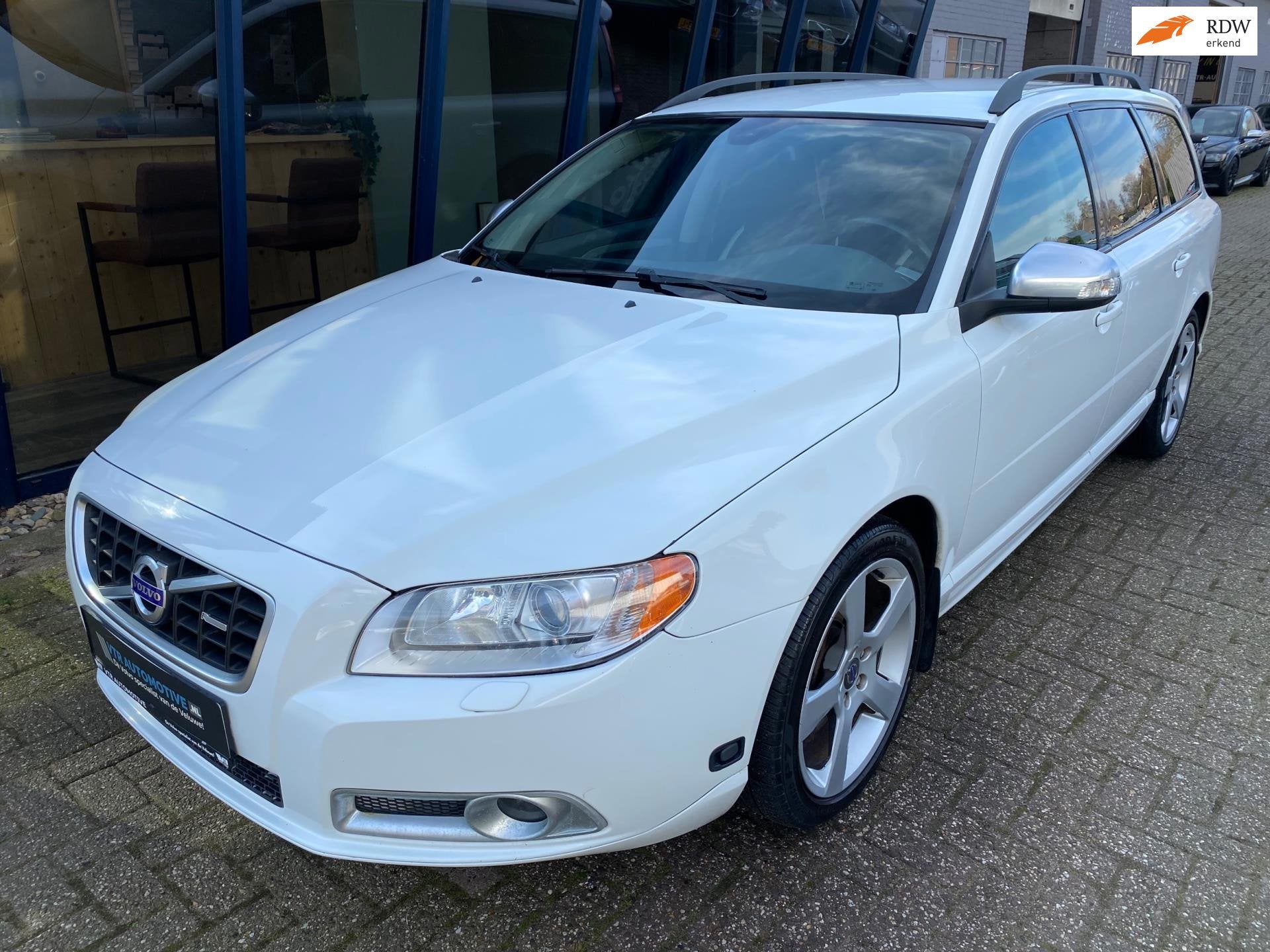 Volvo V70 2.5FT R-Design 230PK LEER / XENON / PDC / ECC, Auto's, Gebruikt, Zwart, Stoelverwarming, Handgeschakeld