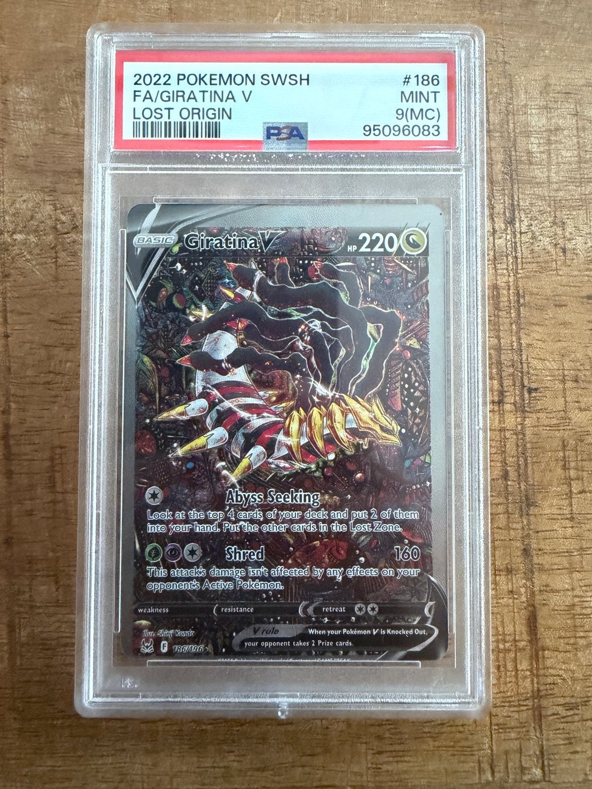 Giratina V Full Art PSA 9 (MC) miscutt  Lost Origin, Ophalen, Zo goed als nieuw, Losse kaart