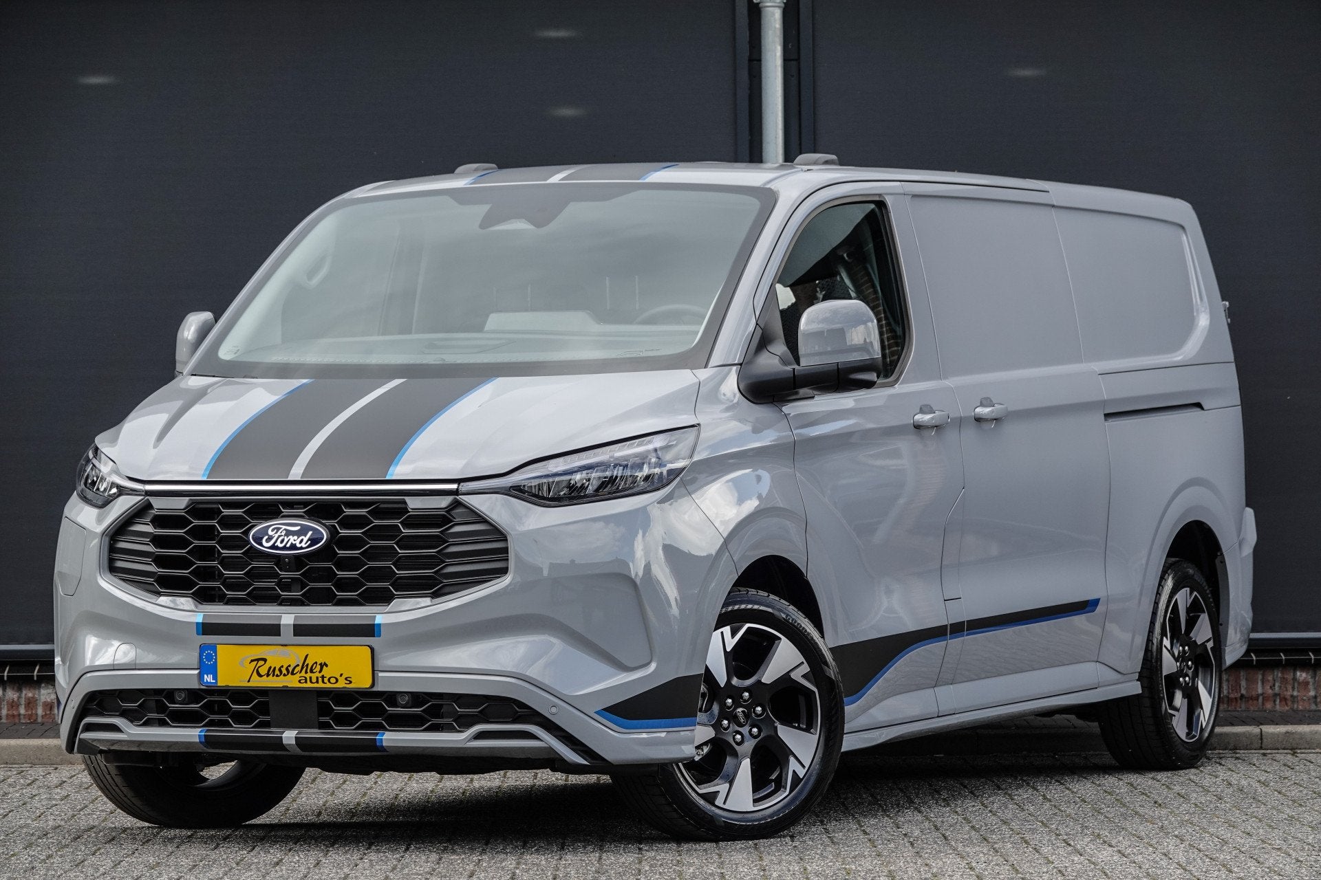 Ford Transit Custom L2H1 2.5 PHEV 233Pk | Sport | Plug In Hy, Auto's, Bestelauto's, 232 pk, Gebruikt, Zwart, 4 cilinders