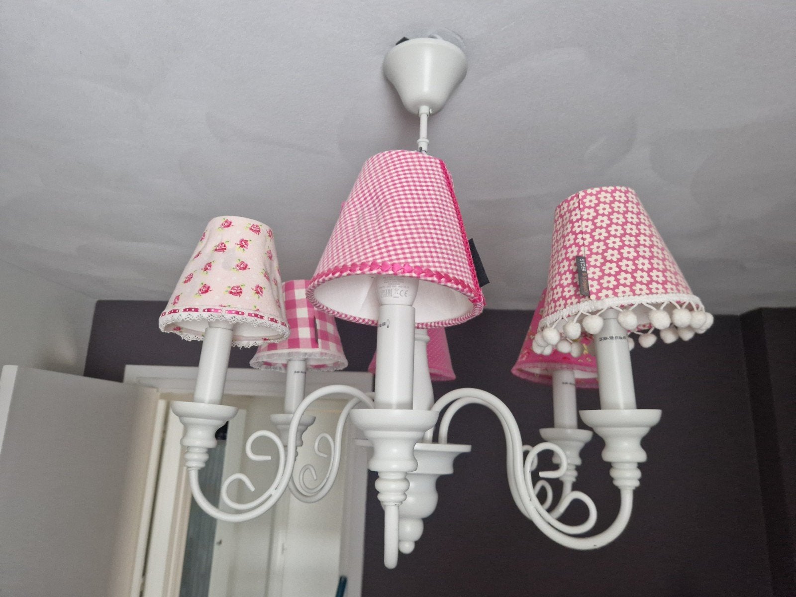 Kroonluchter met roze lampenkapjes, Huis en Inrichting, Lampen | Kroonluchters, Ophalen, Gebruikt, E14 (klein), Textiel