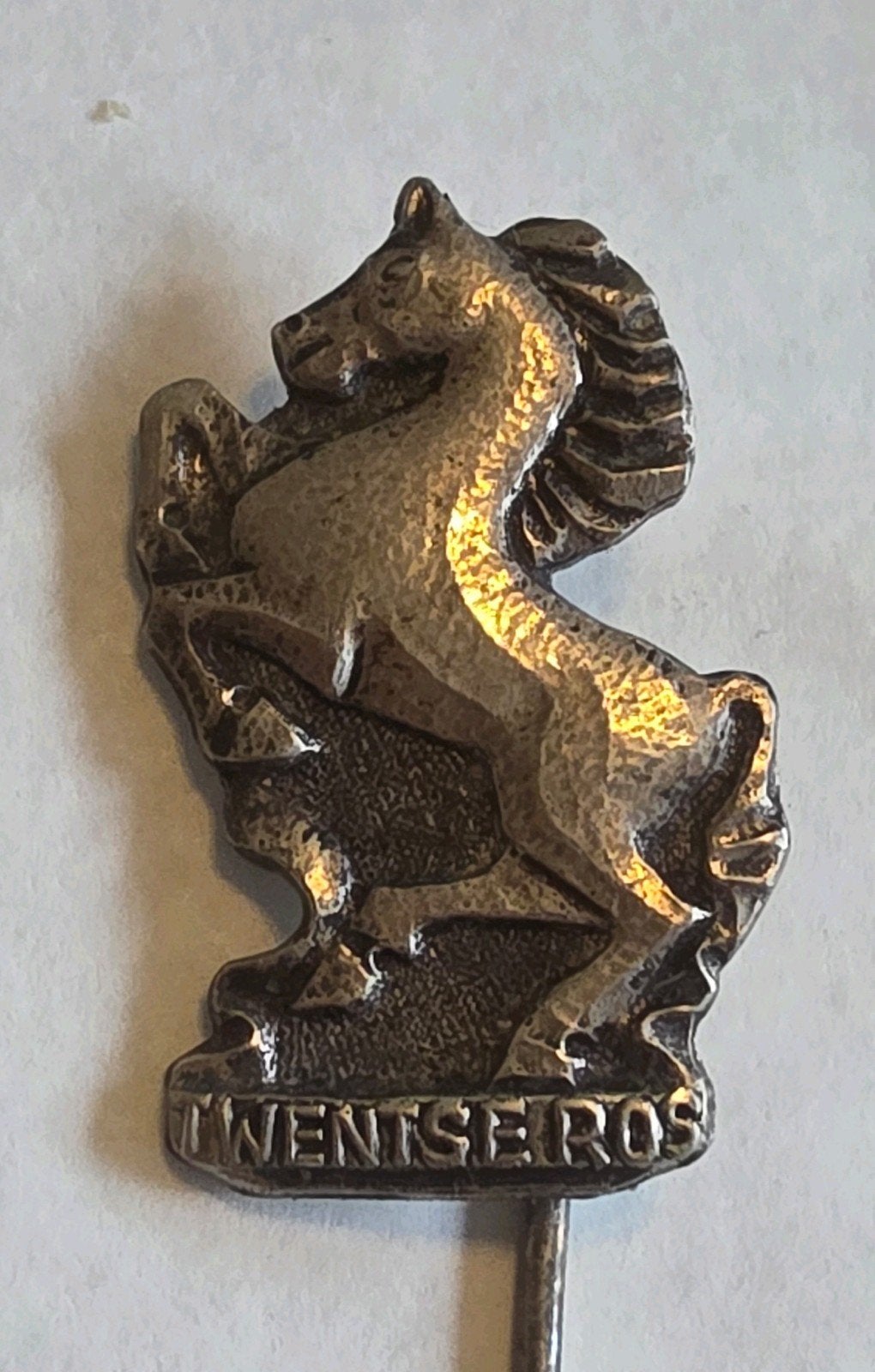 Vintage Speldje - Twentse Ros - Twente, Ophalen of Verzenden, Gebruikt, Dier of Natuur, Speldje of Pin