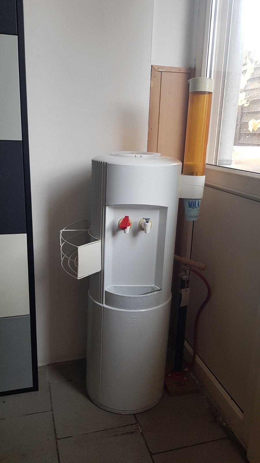 Oasis Waterkoeler met filter en bekerhouder, Witgoed en Apparatuur, Ophalen, Gebruikt, Waterkoeler