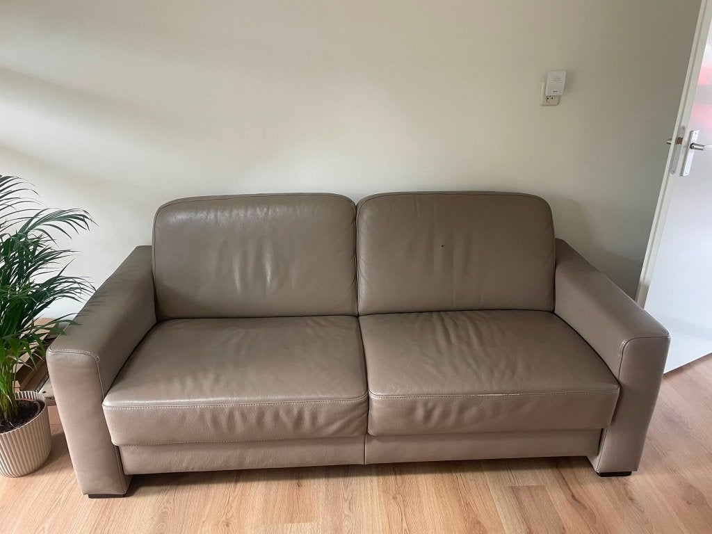 Taupe leren 2,5zits bank, Huis en Inrichting, Banken | Bankstellen, Ophalen, Gebruikt, 150 tot 200 cm, Tweepersoons