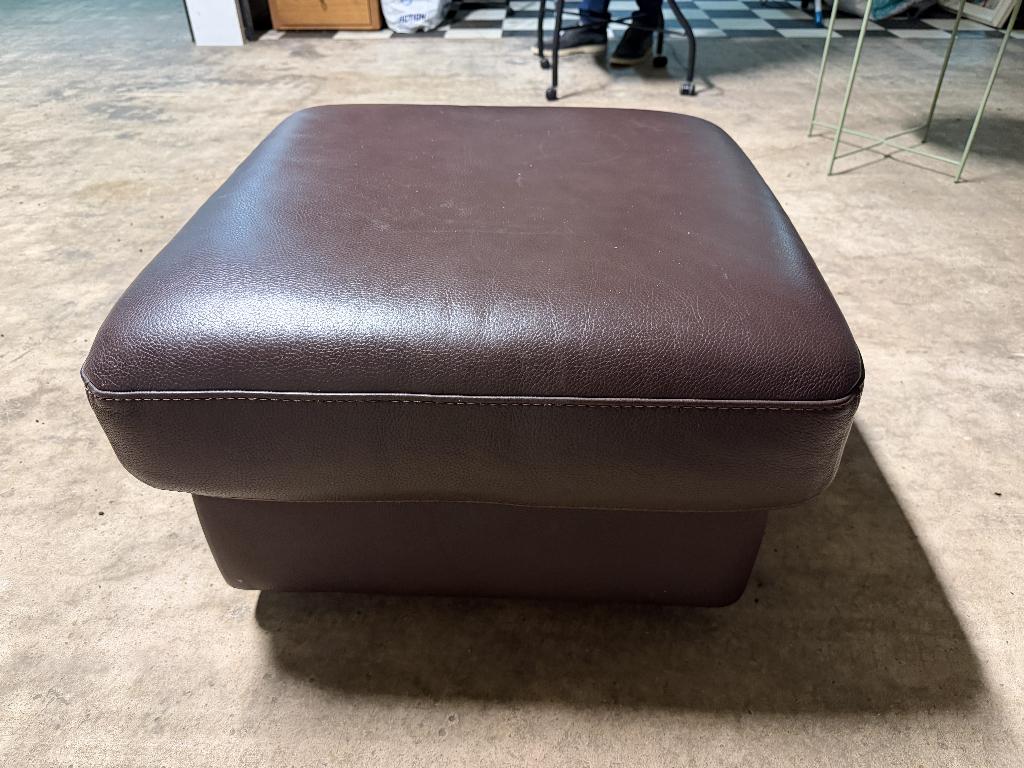 Bruin leren poef stoer & comfortabel, Ophalen, Gebruikt, 125 cm of meer, Vierkant