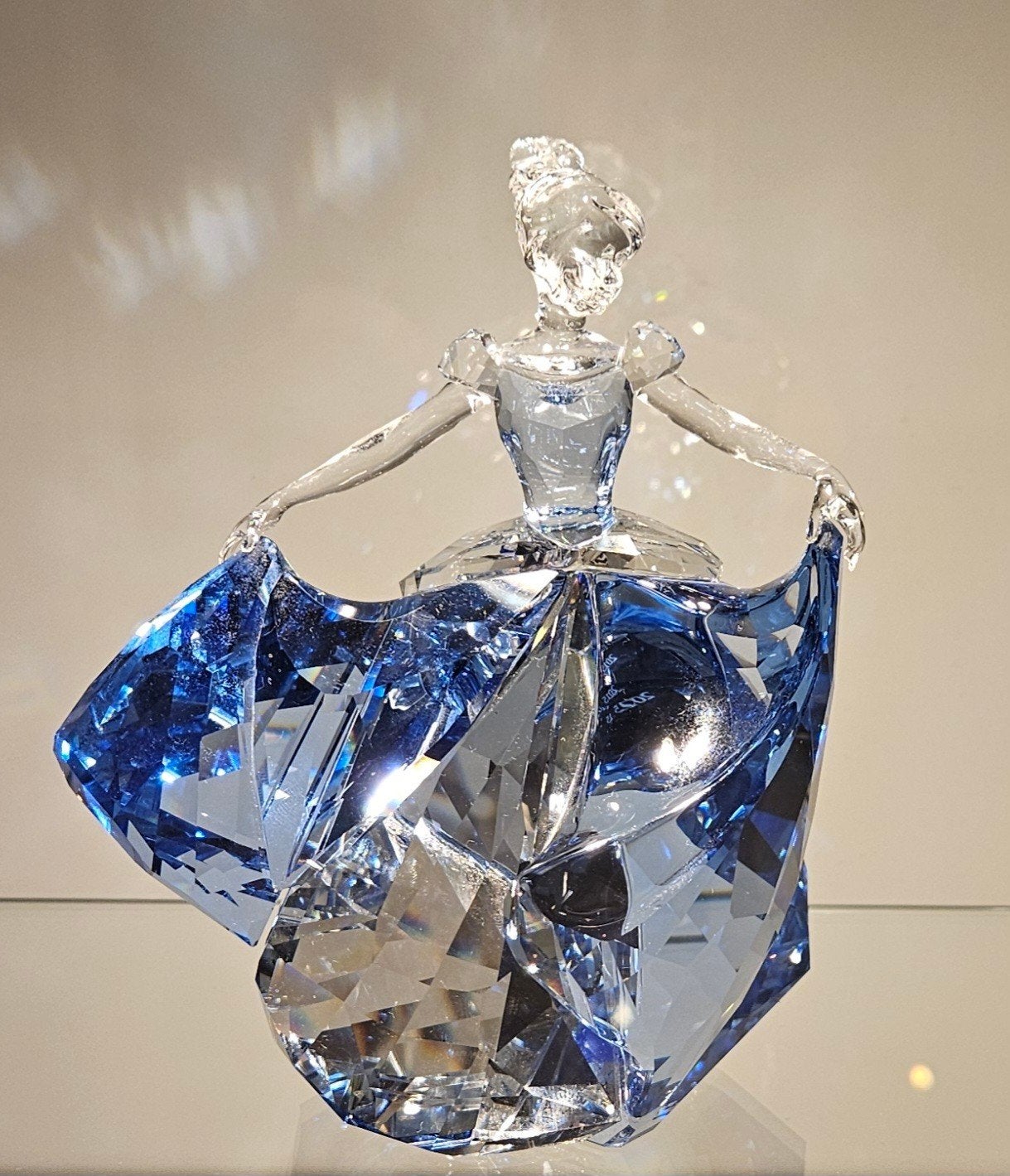 swarovski Assepoester limited edition, Verzamelen, Ophalen of Verzenden, Zo goed als nieuw, Figuurtje