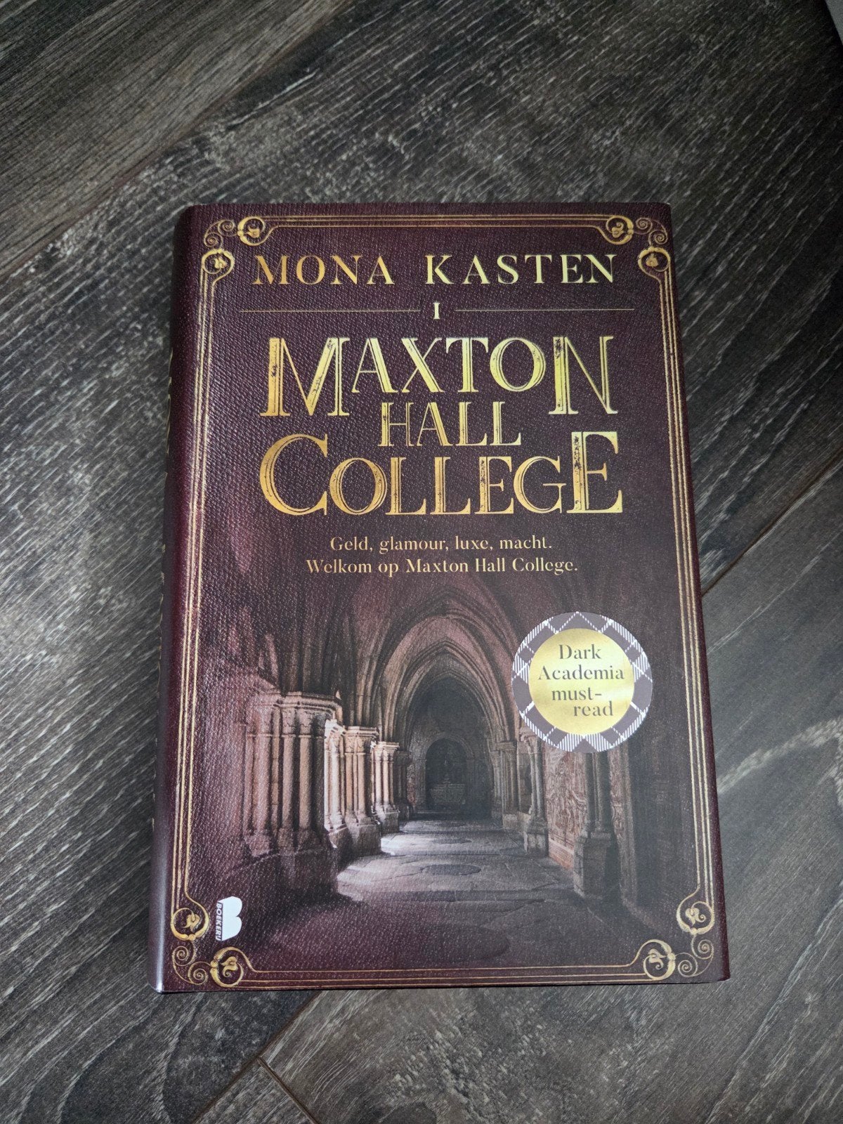 Maxton Hall College - Mona Kasten (Boek 1), Boeken, Ophalen of Verzenden, Zo goed als nieuw, Mona Kasten, Nederland
