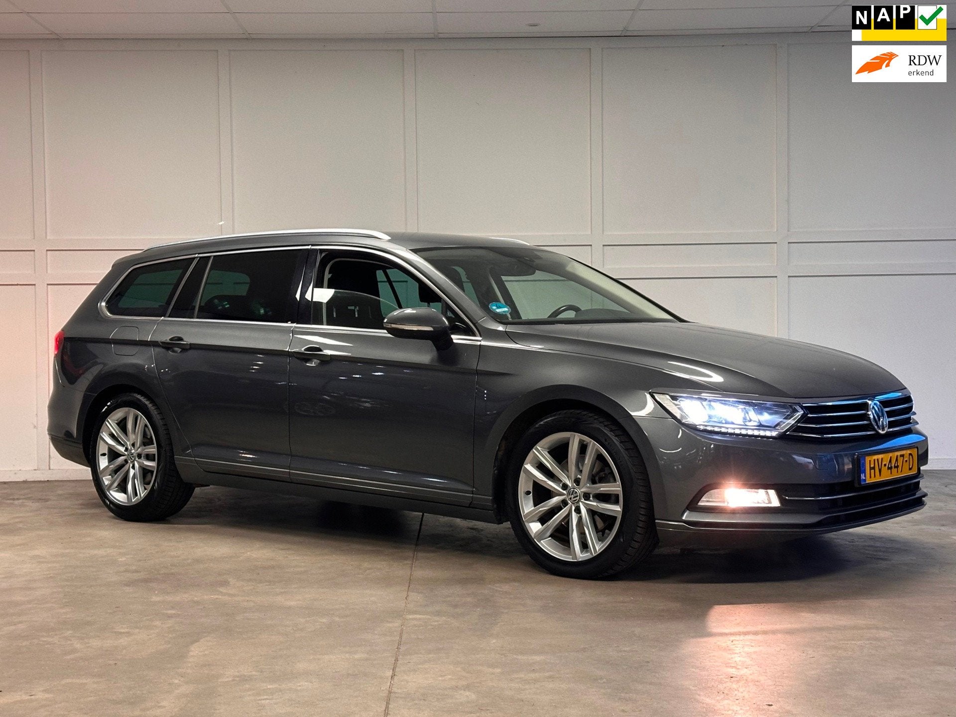 Volkswagen Passat Variant 1.6 TDI Business Edition / Xenon /, Auto's, Stof, Gebruikt, Euro 6, 4 cilinders
