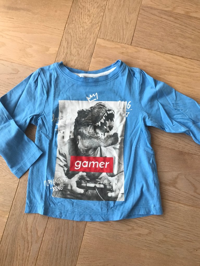 leuke longsleeve H&M maat 98/104 dino "gamer" nog erg netjes, Gebruikt, H&M, Ophalen of Verzenden, Shirt of Longsleeve