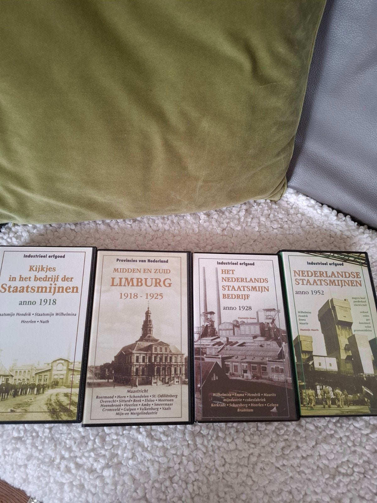Kijkjes in het bedrijf der Staatsmijnen 1918-1952, Alle leeftijden, Ophalen of Verzenden, Zo goed als nieuw
