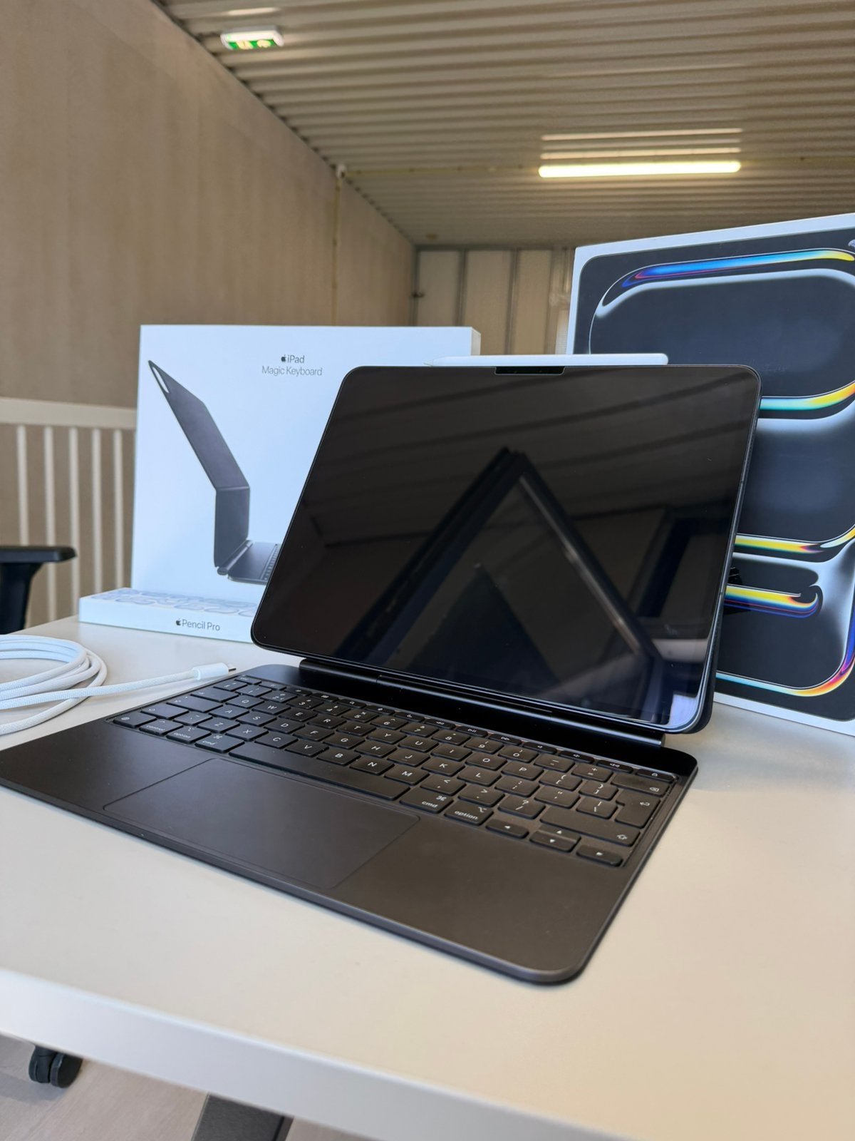 iPad Pro M4 13 256GB + Magic Keyboard + Pencil Pro, Computers en Software, Apple iPads, Ophalen of Verzenden, Zo goed als nieuw
