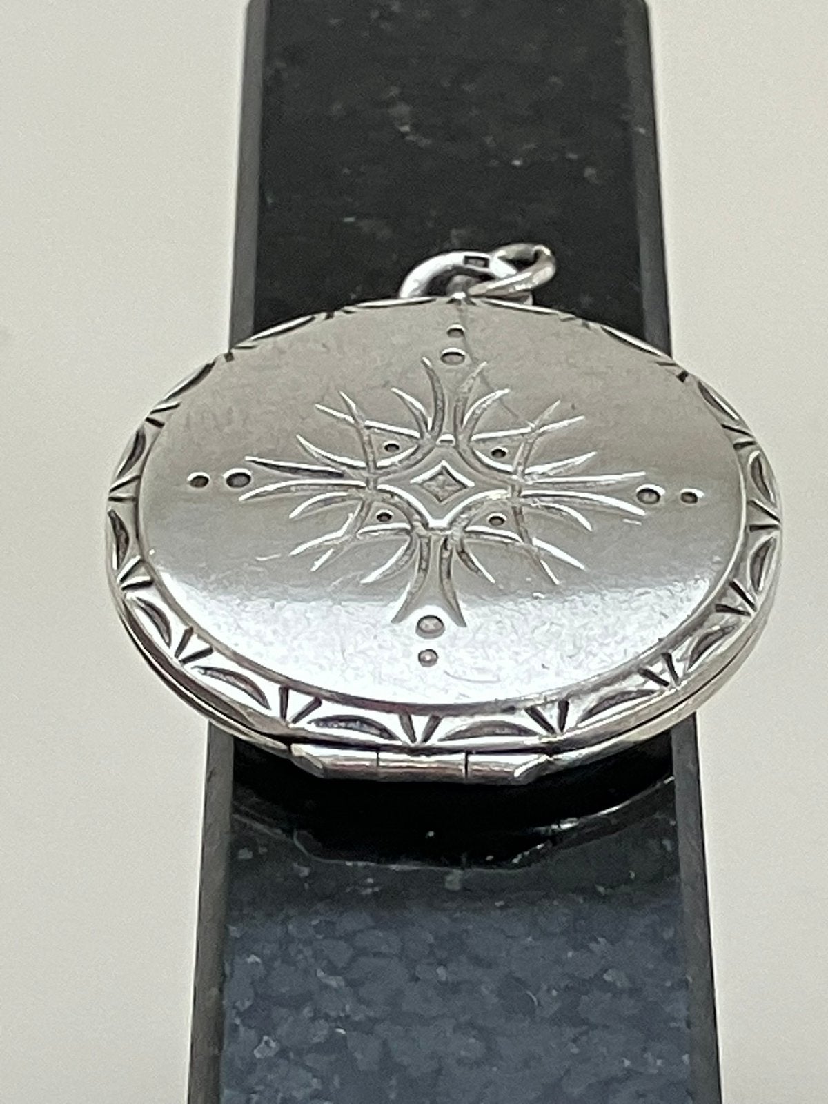 Zware zilveren medaillon, Ophalen of Verzenden, Zo goed als nieuw, Zilver