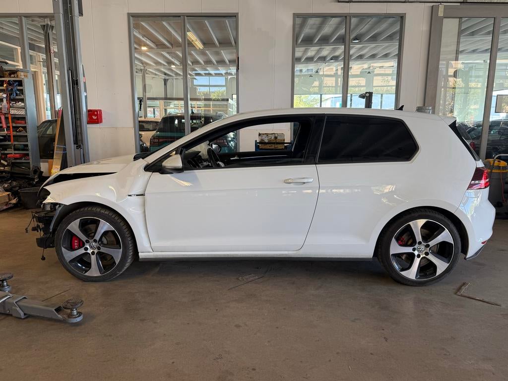 VW Golf VII 2015 (5G1) GTI Performance 68878 km, Auto diversen, Schadeauto's, Volkswagen, Wit, Benzine, Hatchback