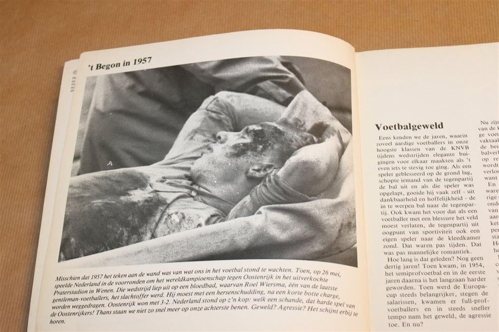 Voetbal is Oorlog [Geweld op en rond de Velden — 1976], Ophalen of Verzenden, Gelezen, Watersport en Hengelsport