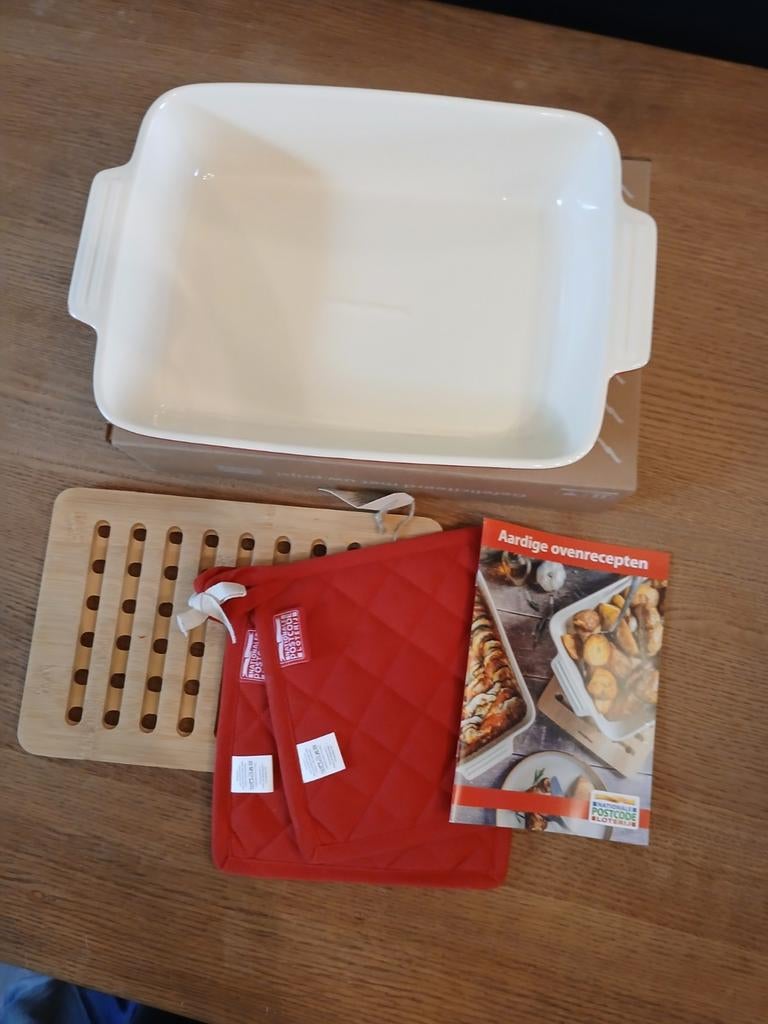 Ovenschaal met onderzetter en ovenwanten, Ophalen, Nieuw