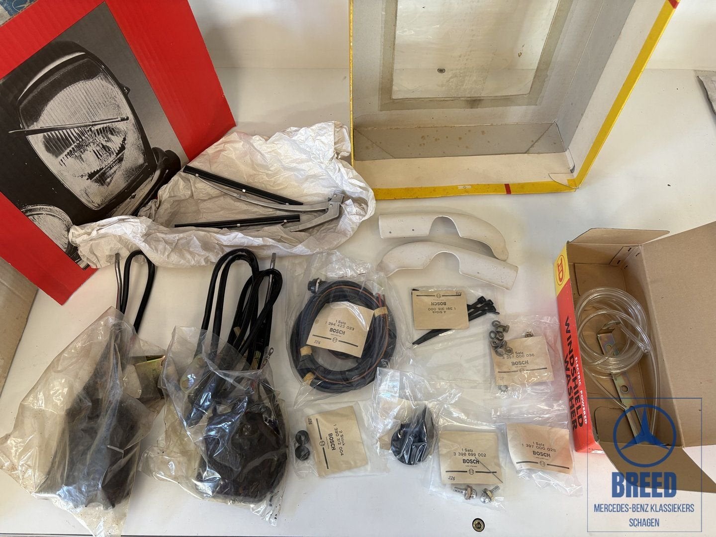 NOS inbouwset koplampwissers voor Mercedes-Benz W114 W115 /8, -, Nieuw, Ophalen of Verzenden, -