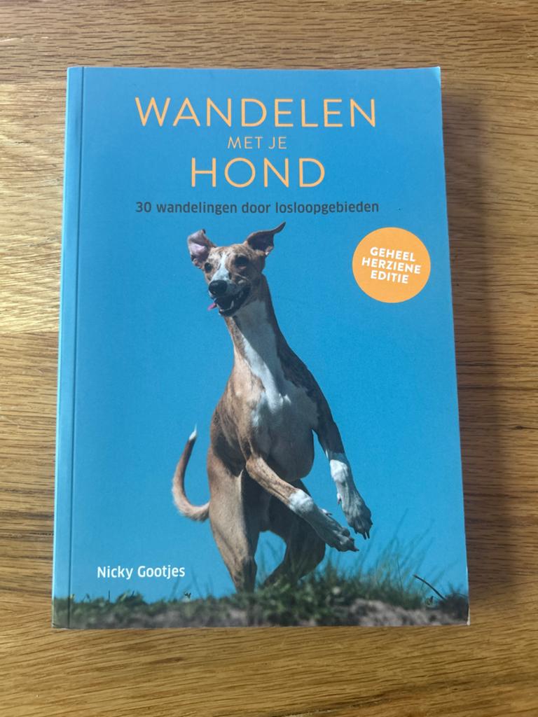 Wandelen met je hond - 30 losloopgebieden, Ophalen of Verzenden, Zo goed als nieuw, Honden