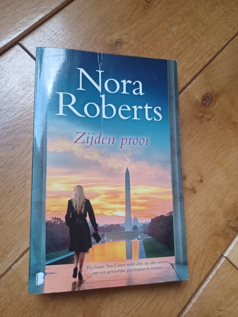 Nora Roberts - Zijden prooi, Ophalen of Verzenden, Gelezen, Nora Roberts