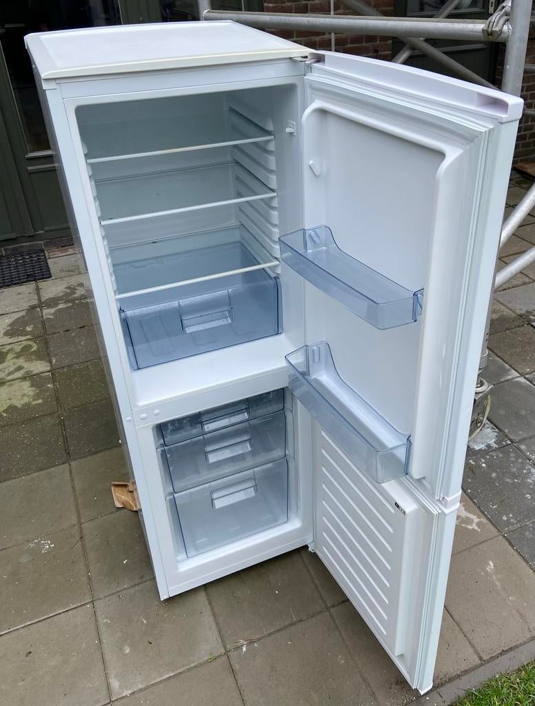 OK - Koelkast met vriezer, Ophalen, 150 tot 200 liter, Met aparte vriezer, Zo goed als nieuw