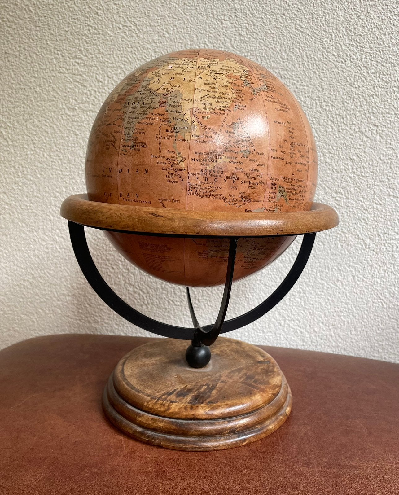 Vintage Wereldbol op Houten Voet - Decoratief, Ophalen of Verzenden, Gebruikt
