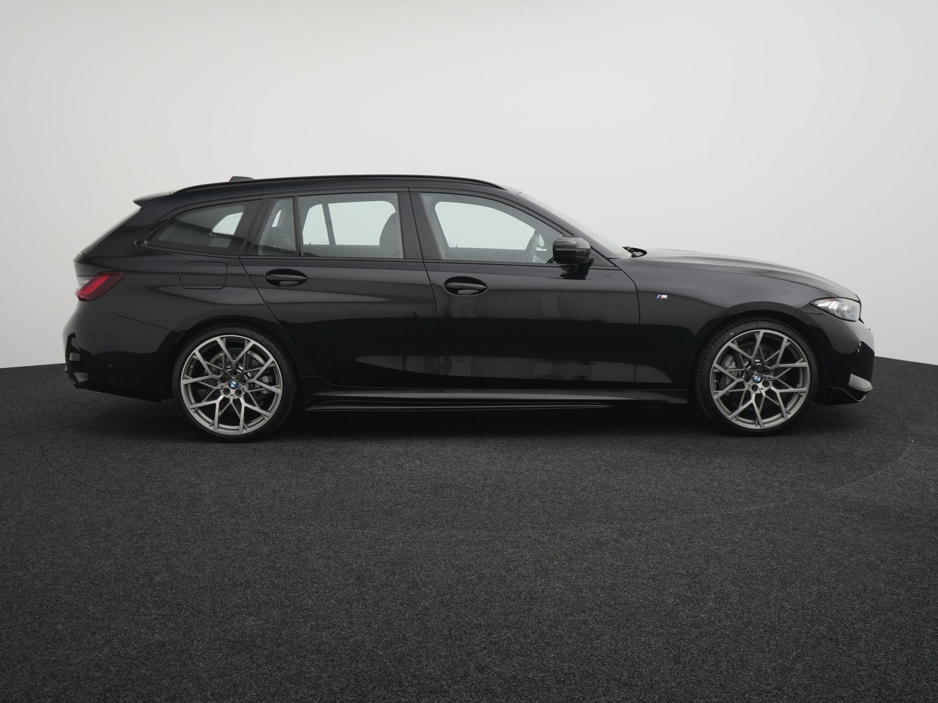 Foto 11 van BMW 3 Serie Touring 330i xDrive M-Sport | M-Performance Pack