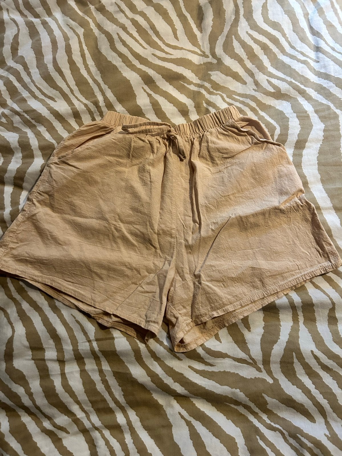 Comfortabele beige shorts met trekkoord - Maat M, Maat 38/40 (M), Kort, Beige, Ophalen of Verzenden