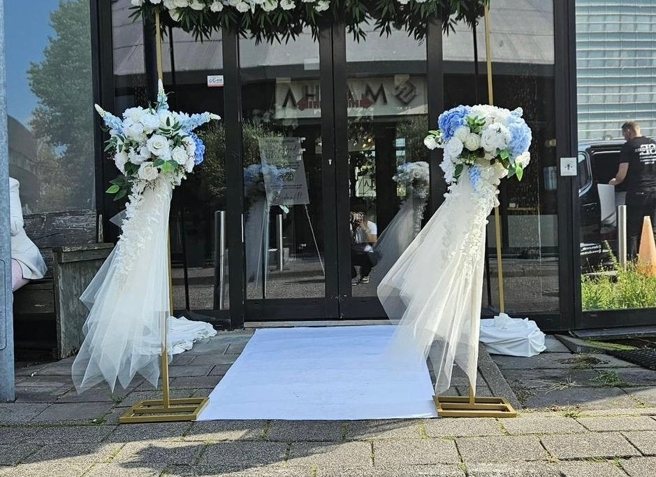 Set van 4 gouden bloemenstandaards met bloemstukken, Ophalen of Verzenden, Zo goed als nieuw, Versiering, Geboorte of Huwelijk