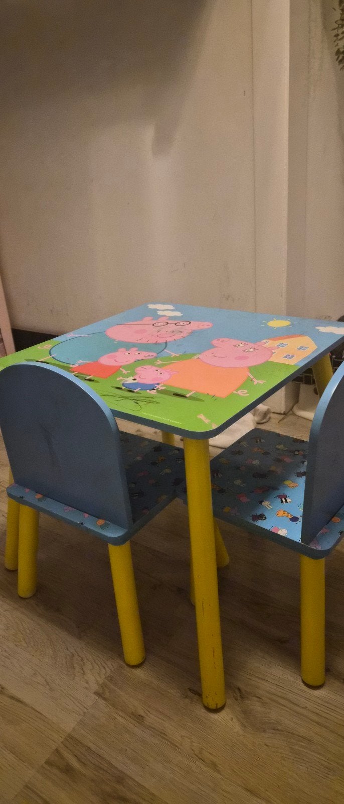 Peppa Pig Kindertafel met 2 Stoeltjes, Ophalen of Verzenden, Gebruikt, Tafel(s) en Stoel(en)