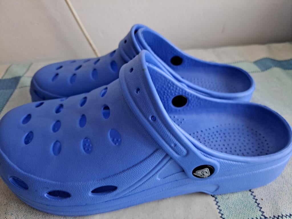 Nieuwe slippers maat 41, Kleding | Dames, Schoenen, Ophalen of Verzenden, Nieuw