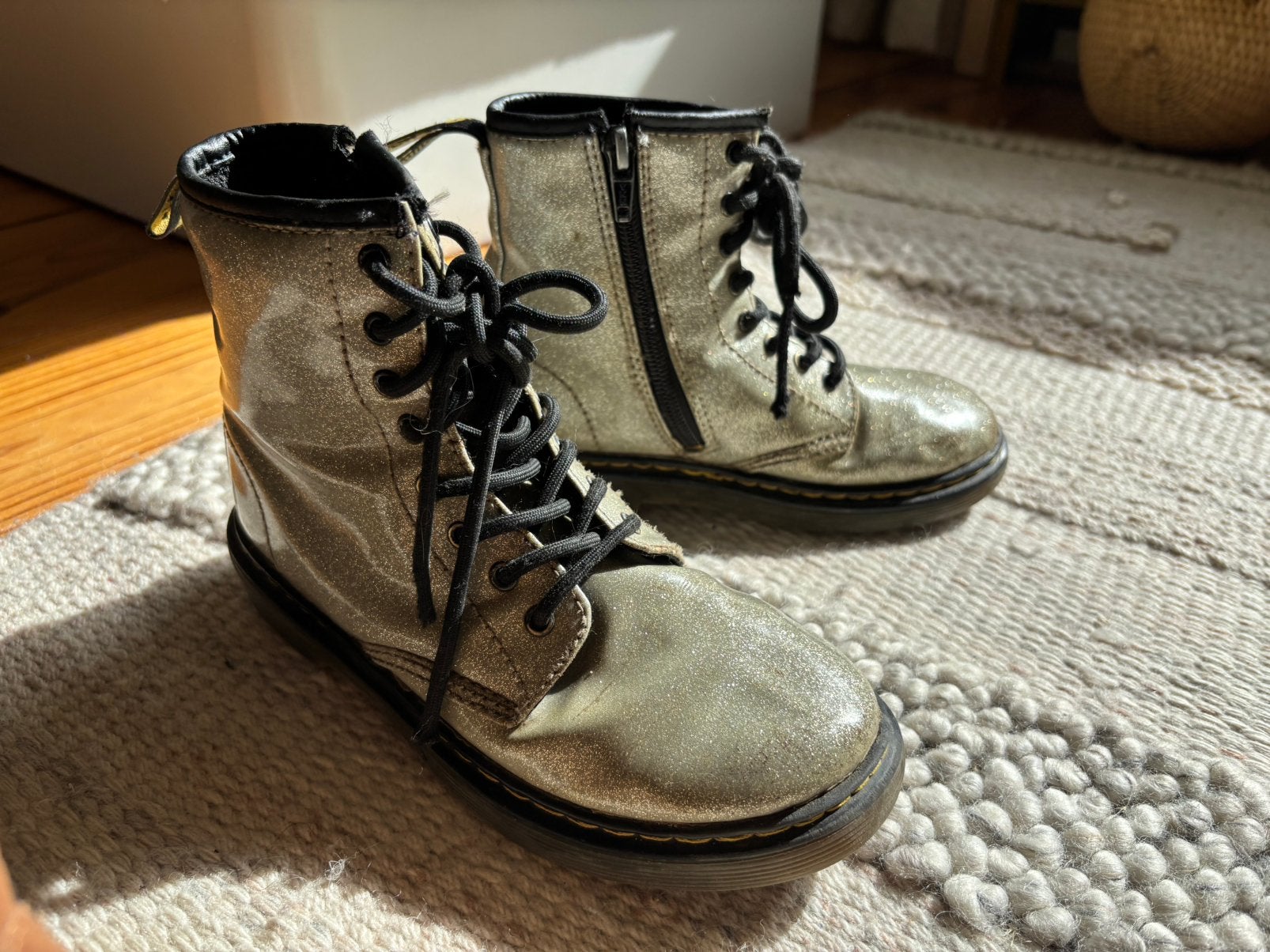 Dr. Martens glitter laarzen mt 33, Ophalen of Verzenden, Gebruikt, Meisje, Laarzen