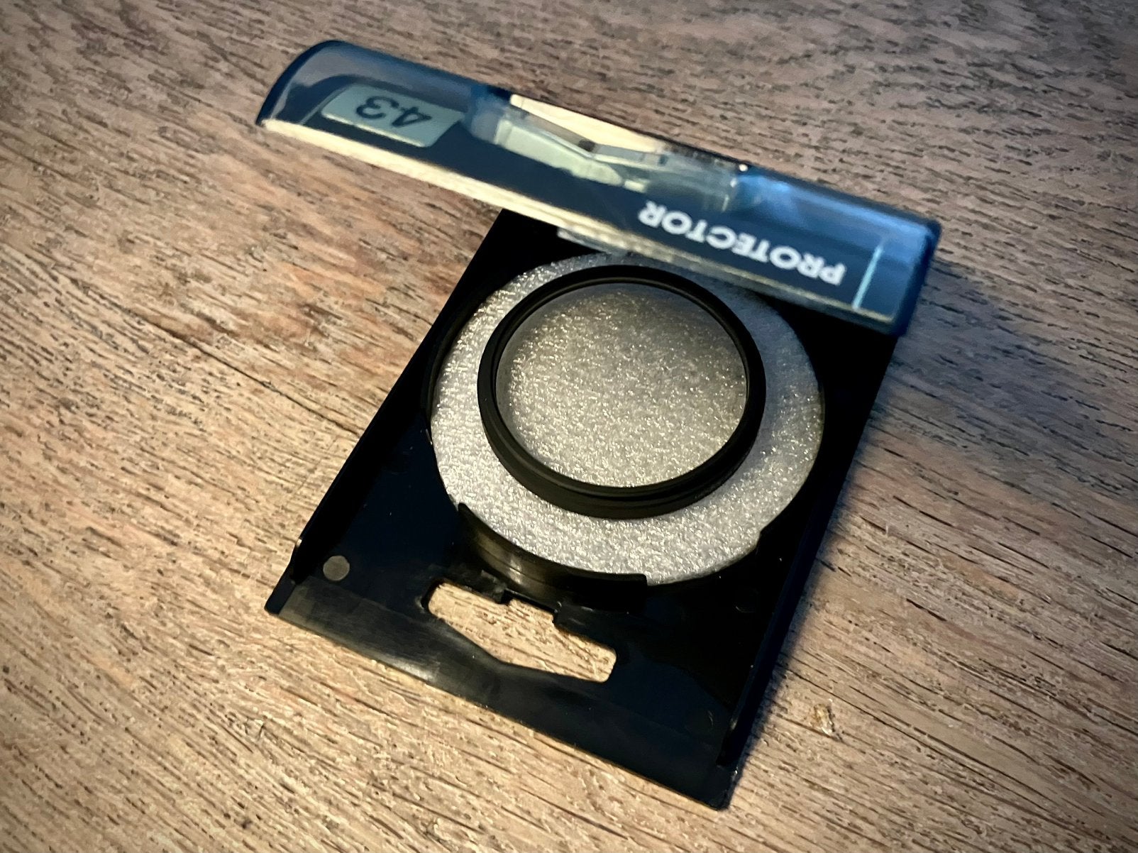 Hoya HDX Protector Filter 43mm, Ophalen of Verzenden, Zo goed als nieuw, UV-filter