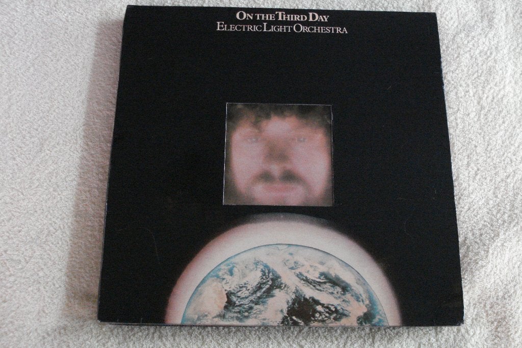 LP.  E.L.O.  ,  On The Third Day ., Inclusief binnenhoes, Ophalen of Verzenden, Zo goed als nieuw, 12 inch
