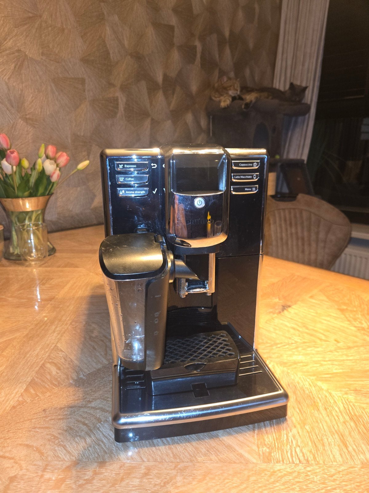 Philips 5000 LatteGo EP5330 Koffiemachine, Ophalen