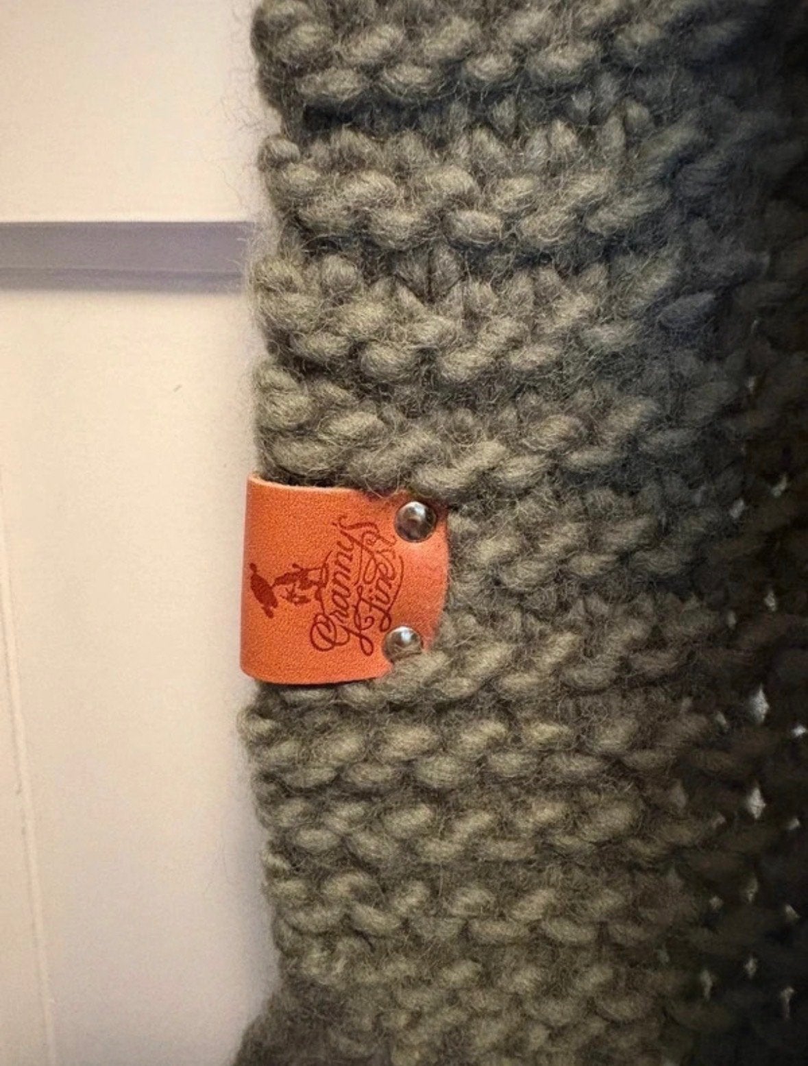 Handgemaakte Groene Sjaal - Granny's Finest, Kleding | Dames, Ophalen of Verzenden, Zo goed als nieuw, Maat 46/48 (XL) of groter