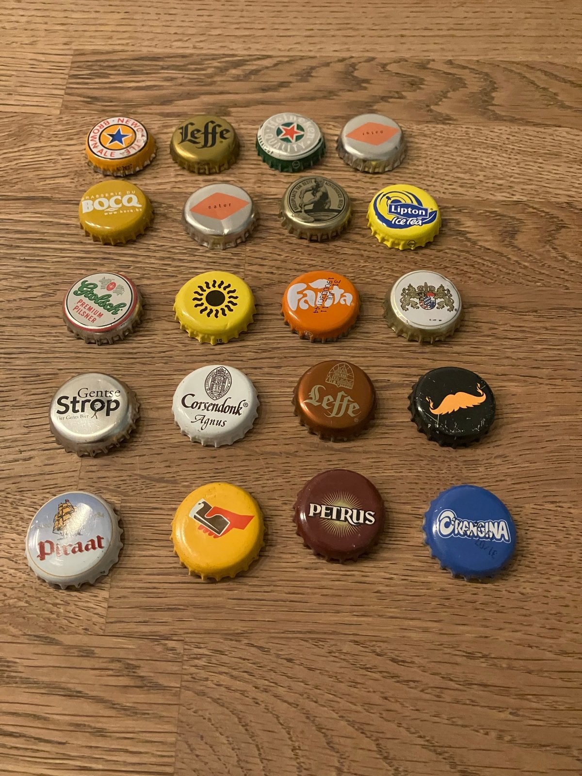 Collectie van 19 diverse kroonkurken, Ophalen of Verzenden, Gebruikt