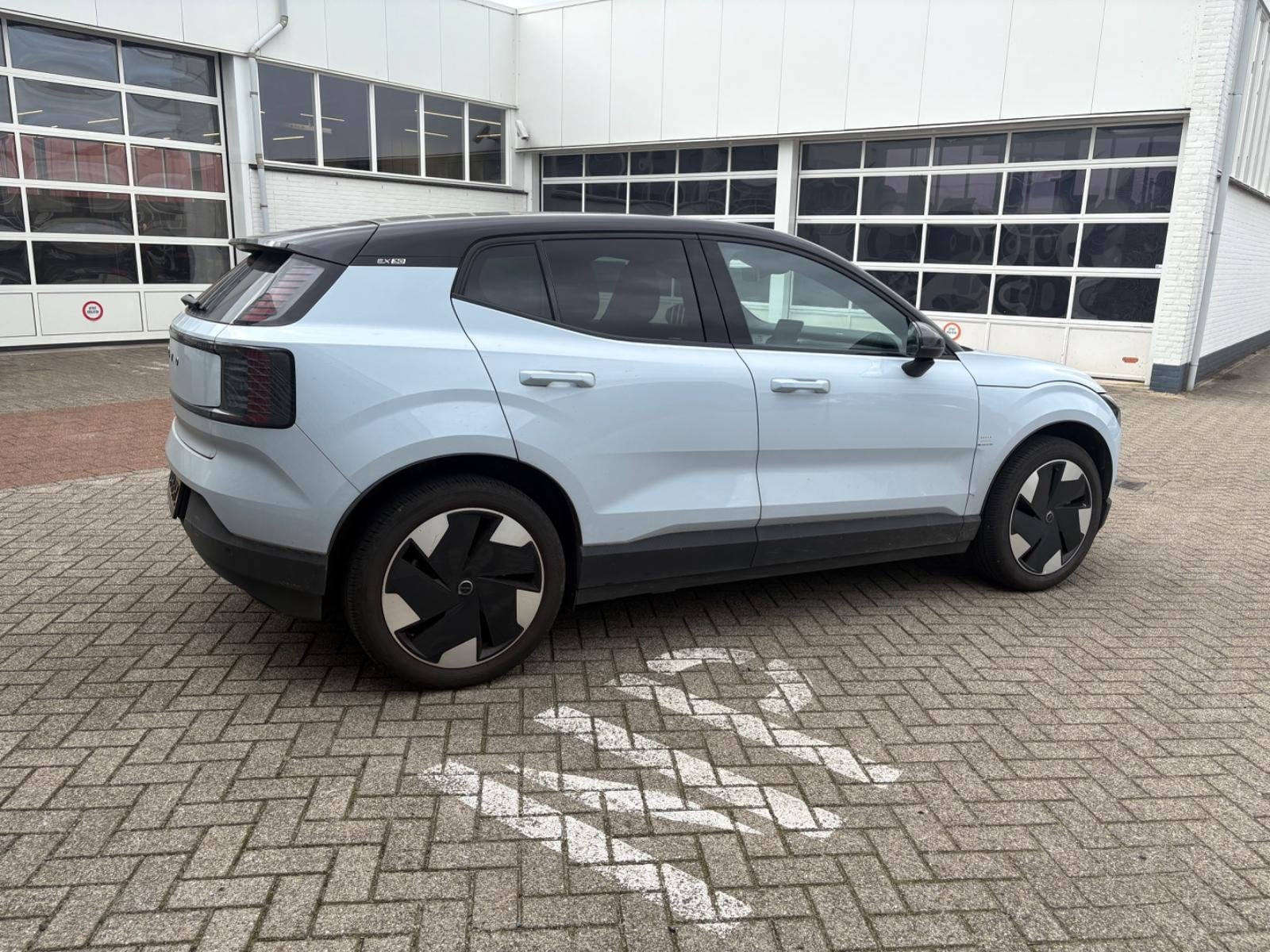 Volvo EX30 Single Motor Extended Range Plus 69 kWh | Warmtep, Auto's, Achterwielaandrijving, Gebruikt, Blauw, Leder en Stof
