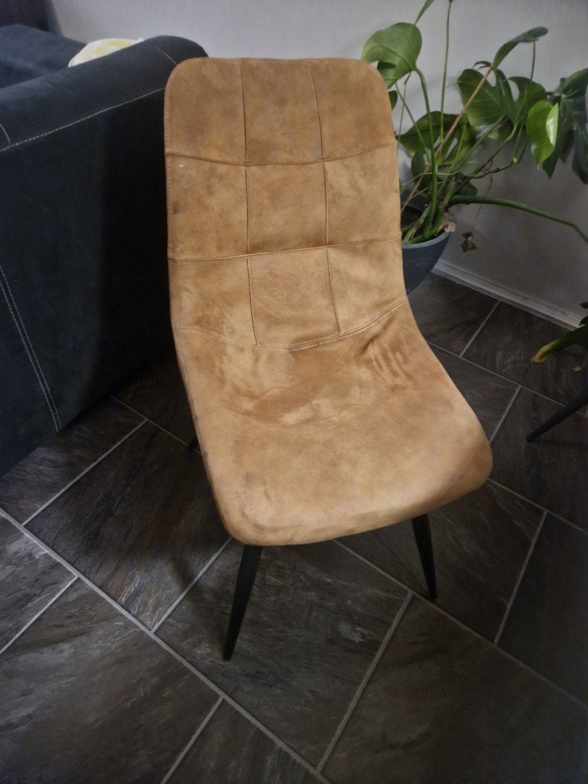 Gratis three chairs in ok condition., Ophalen