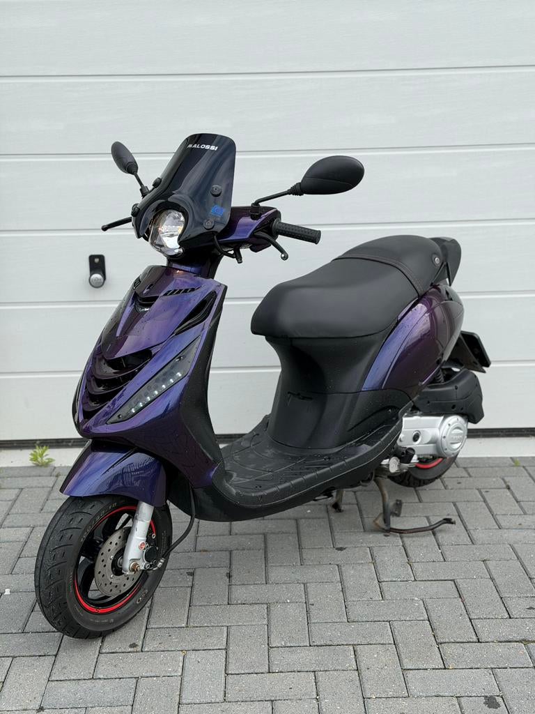 Piaggio zip 50cc e5 2022 brom, Ophalen, Maximaal 45 km/u, Zip, Zo goed als nieuw