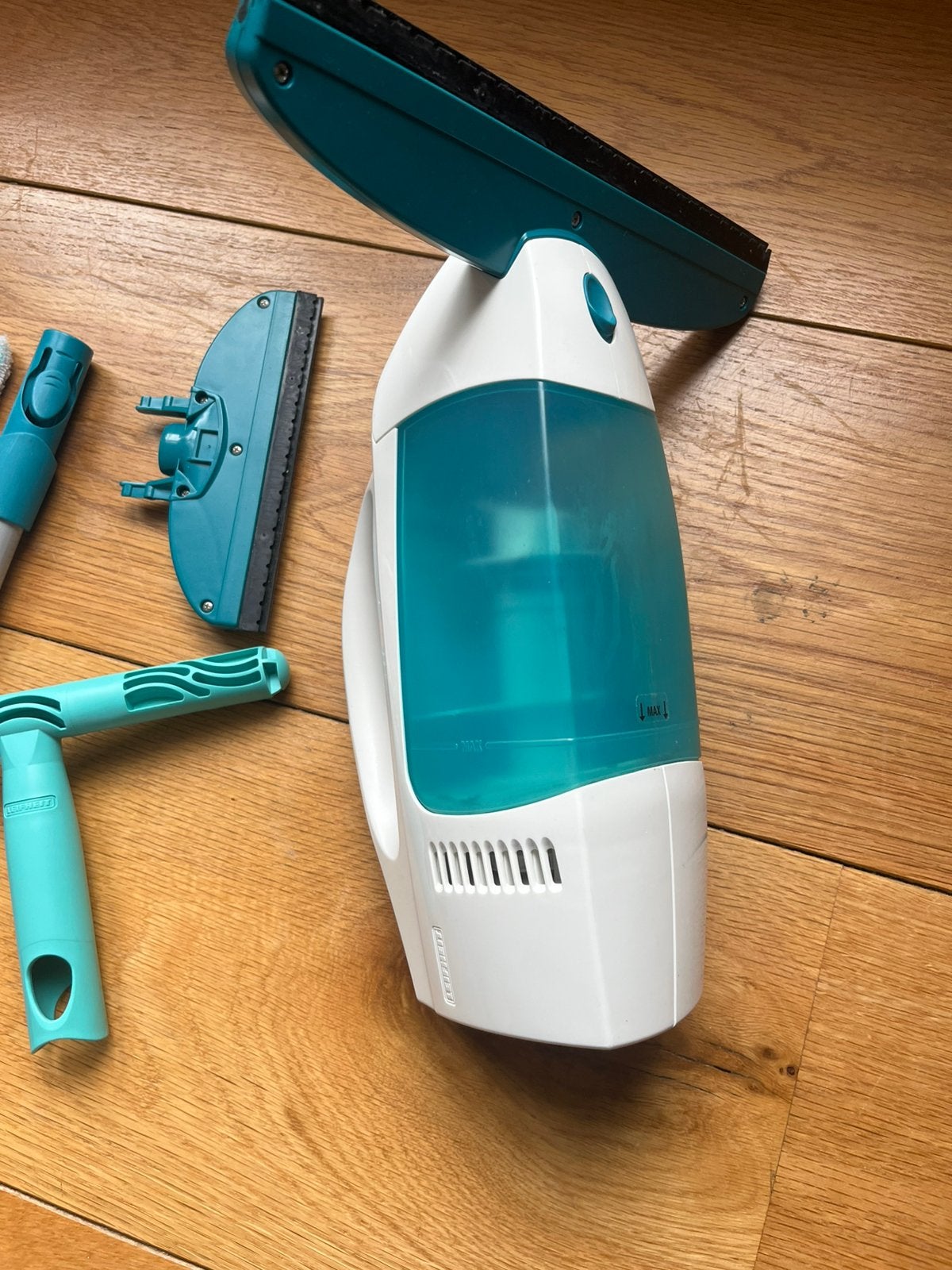 Leifheit Dry & Clean Cordless Window Vacuum Cleaner Set, Huis en Inrichting, Schoonmaakartikelen, Ophalen